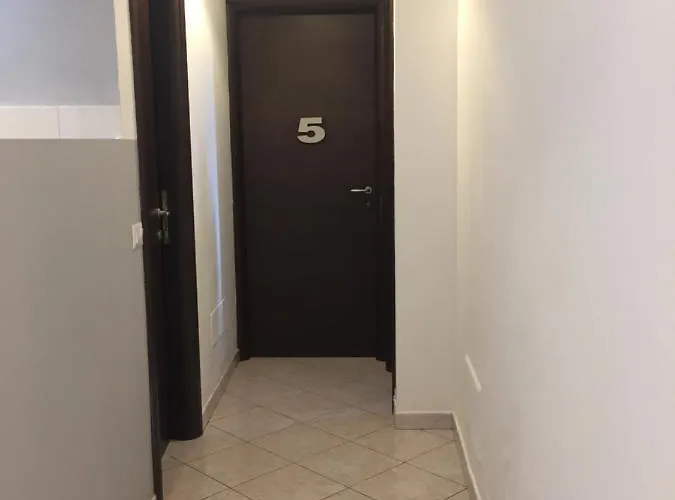 בית הארחה Bakirooms רומא